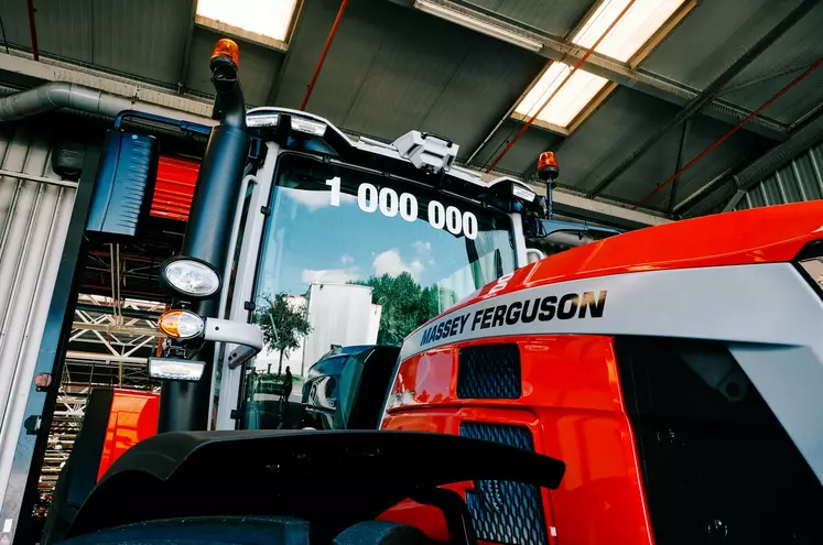 Le millionième tracteur construit à Beauvais est un MF 8S.305 Dyna-VT.