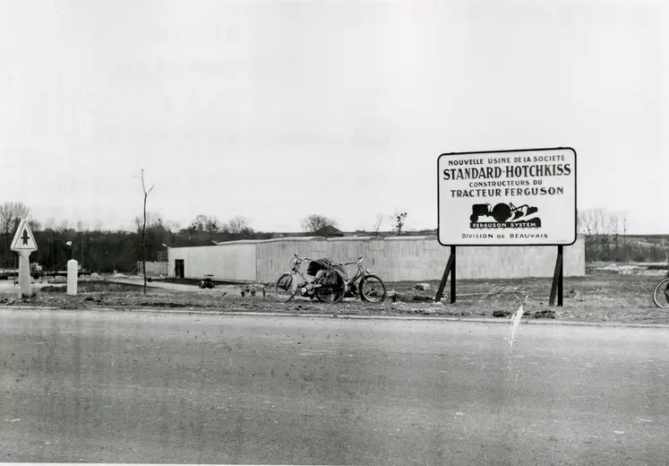L'usine Massey Ferguson au moment de sa contruction en 1960.