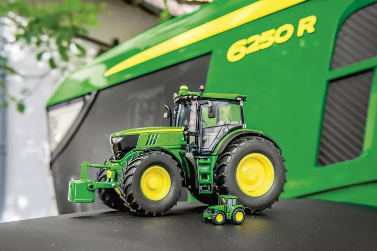 Miniature John Deere 6250R