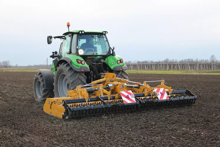 Fraise rotative Poker d'Alpego au travail