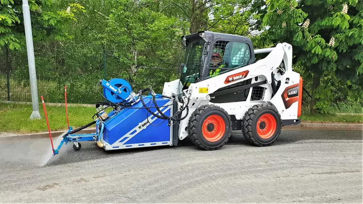 Bobcat - Un nettoyeur haute pression embarqué sur les chargeuses compactes