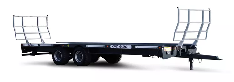 Plus gros modèle semi-porté de la gamme de plateaux fourragers Cargo, le KMR 9.20 T dispose d'un plancher de 10,45 m de long et de 2,5 m de large. © Promodis
