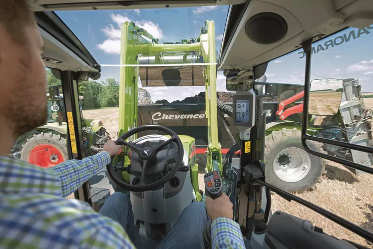 Cabine tracteur manutention Reussir machinisme Claas