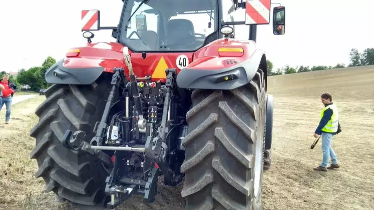 Tracteur Case IH Magnum AFS Connect Réussir Machinisme