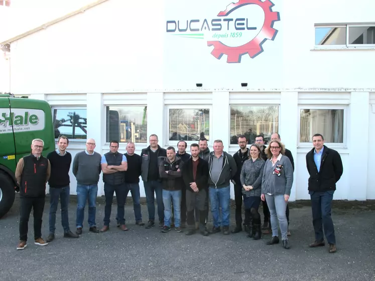 Equipe de salariés des établissements Ducastel avec Virginie Perpignan