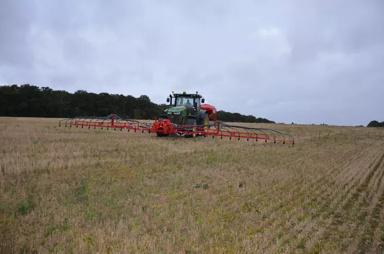 Epandeur d'engrais pneumatique Réussir Machinisme Ecomulch