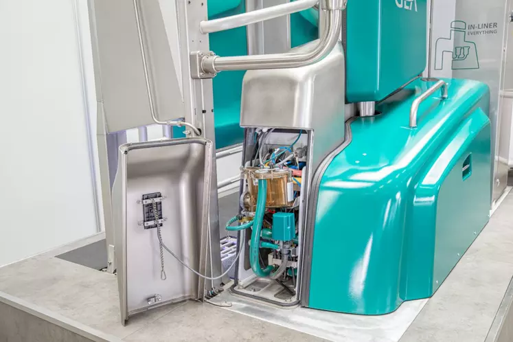 La nouvelle génération de robot de traite GEA DairyRobot R9500 offre davantage d'accessibilité pour la maintenance. 