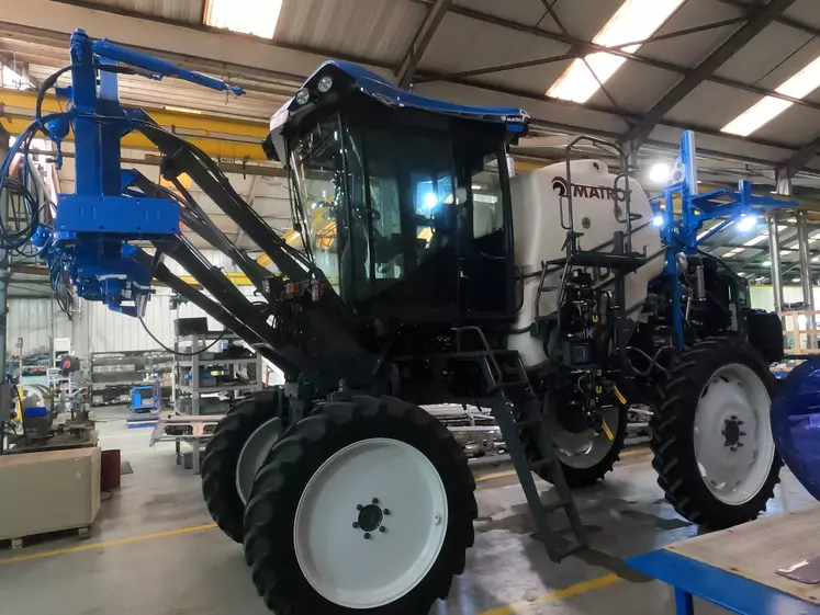 Pulvérisateur automoteur Matrot Hellios III dans l'usine Hardi Evrard de Beaurainville (Pas-de-Calais)