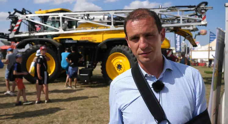 Clément Rousset, directeur des ventes Artec, présente le nouvel automoteur F40 Evo.