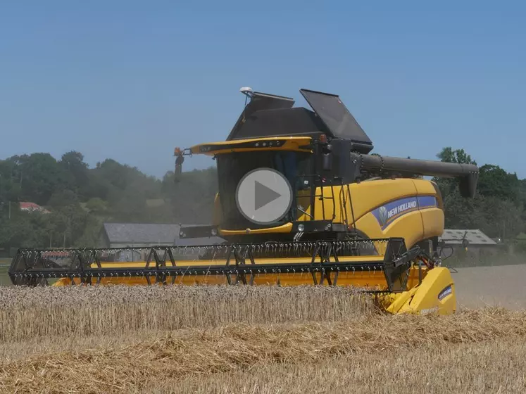 New Holland Moissonneuse-batteuse CH770 Réussir machinisme