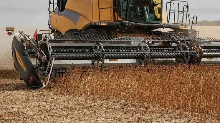 New Holland a annoncé un partenariat avec Macdon concernant ls coupes à tapis de type draper. 