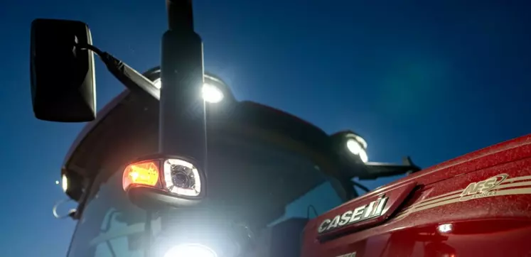 La nouvelle génération de tracteurs Case IH Optum bénéficie de nouvelles optiques de phare.