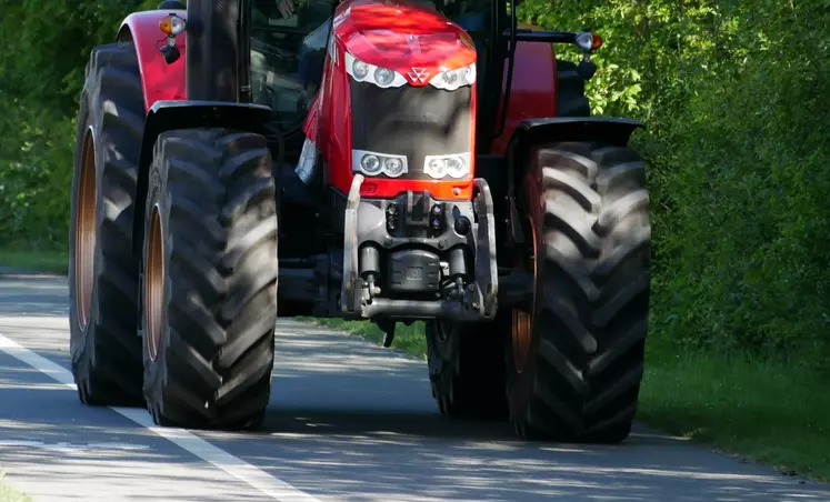 Cannabis roues tracteur Réussir Machinisme