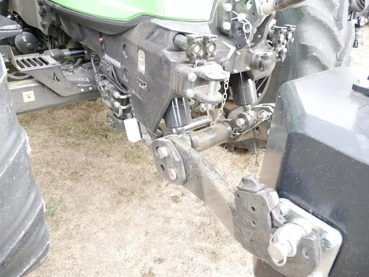 Relevage avant du Deutz-Fahr 8280 TTV 