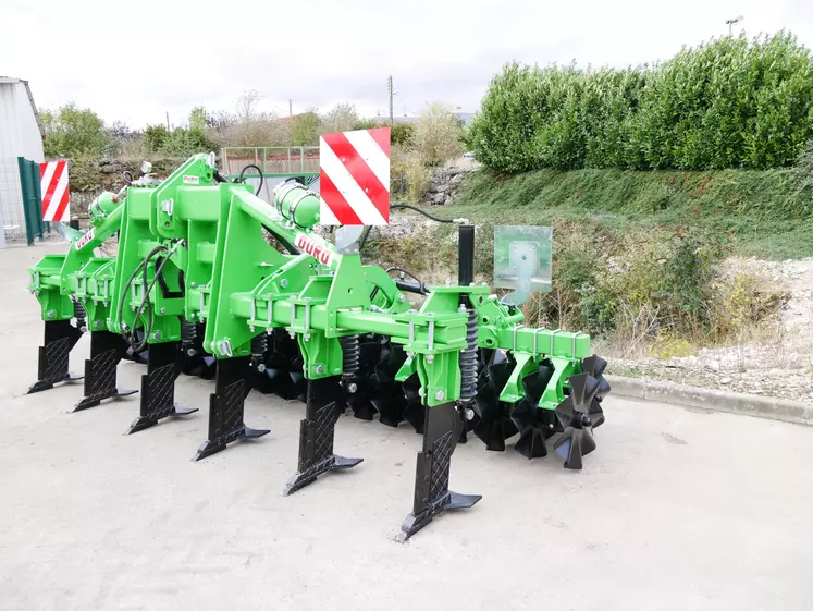 Déchaumeur Duro-France à châssis télescopique