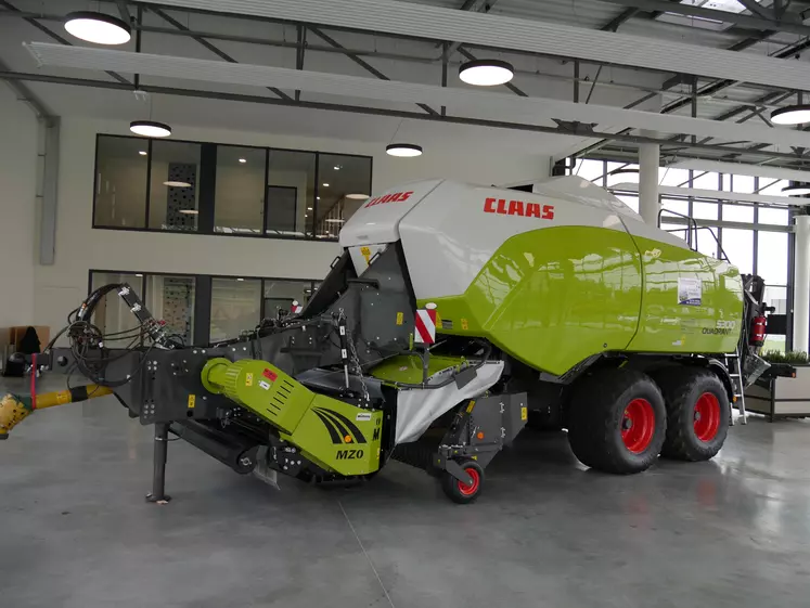 Presse Claas Quadrant 5300 avec broyeur Müthing MZO