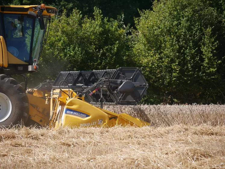 New Holland Moissonneuse-batteuse CH770 Réussir machinisme