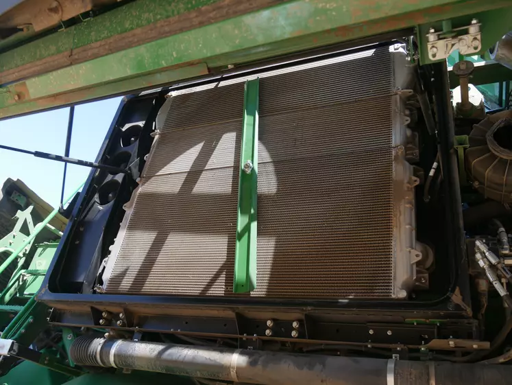 John Deere Moissonneuse-batteuse X9 radiateur Réussir Machinisme