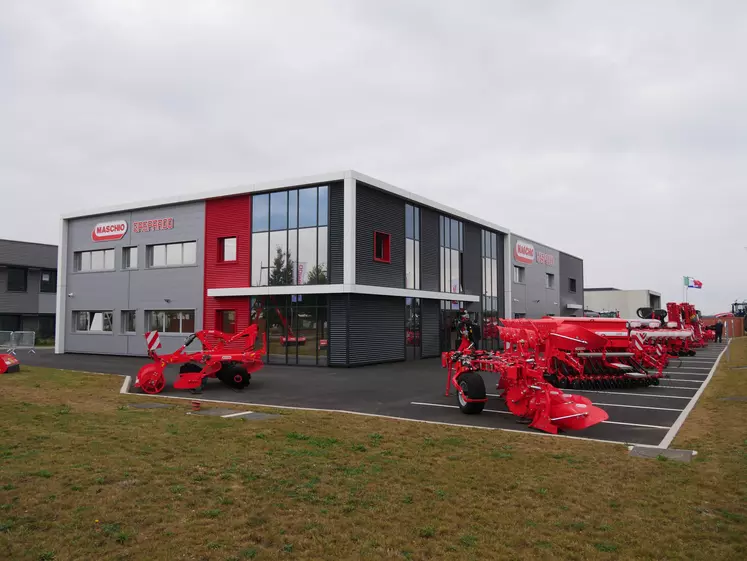 Le nouveau siège de Maschio Gaspardo France est situé à moins d'un kilomètre de la piste de l'aéroport de Beauvais.