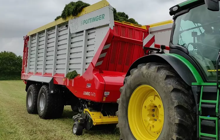 Remorque autochargeuse Pöttinger Jumbo Réussir Machinisme