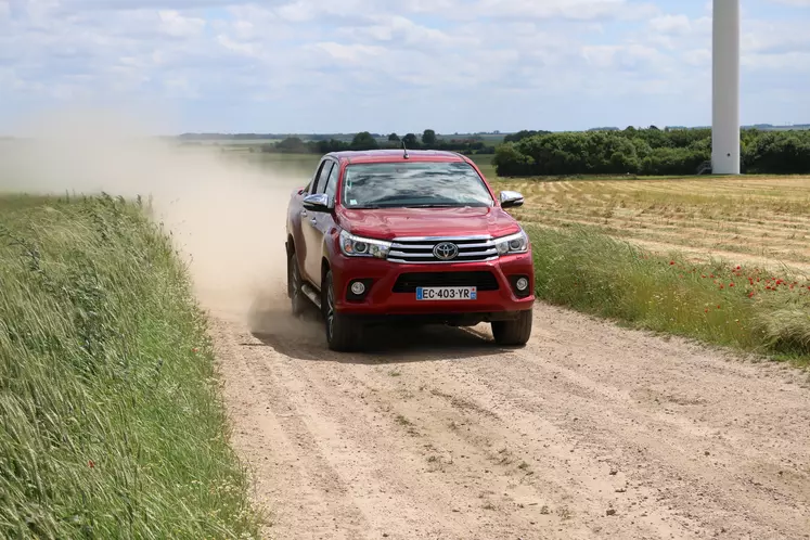 Essai Toyota Hilux Réussir Machinisme