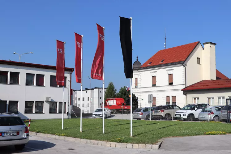 L’usine SIP, située en Slovénie, emploie 300 personnes et a produit plus de 3800 machines de fenaison en 2018.