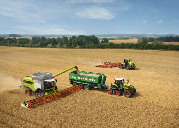 Moissonneuse-batteuse CLaas Lexion, tracteur Axion Terra Trac et Xerion Terra Ttrac