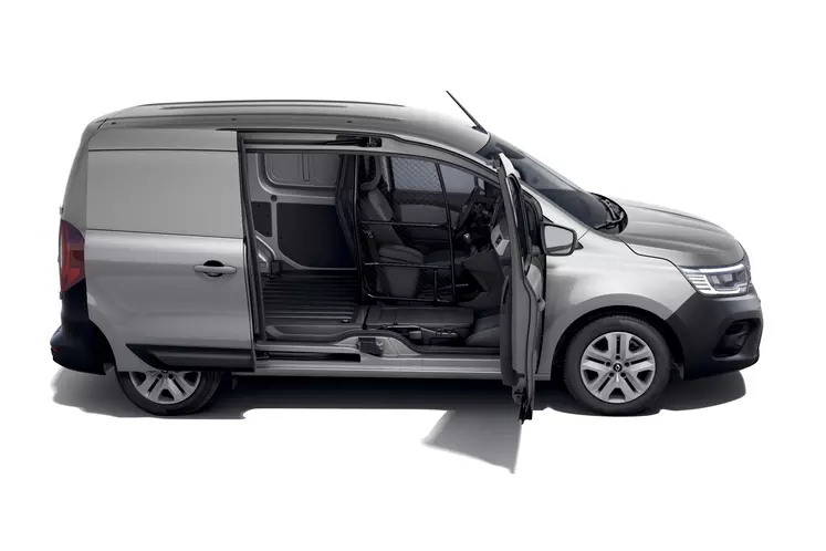 L’ouverture « Sésame ouvre-toi by Renault » en option sur les Kangoo Van se caractérise par l’absence de montant droit entre l’habitacle et l’espace de chargement, offrant une ouverture latérale de 1,45 m de large inédite sur ce gabarit d’utilitaire. La dépose de l’assise du siège passager et le repliage du dossier droit allonge la longueur utile à son maximum au niveau du plancher de l’espace de chargement. 