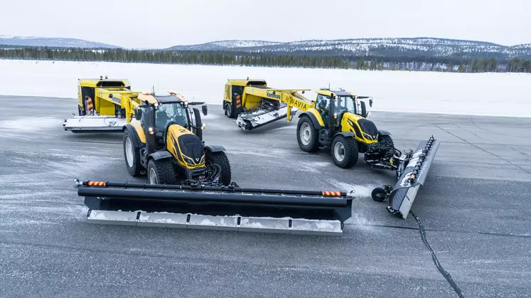 Reussir machinisme Valtra Nokian tracteur autonome déneigement