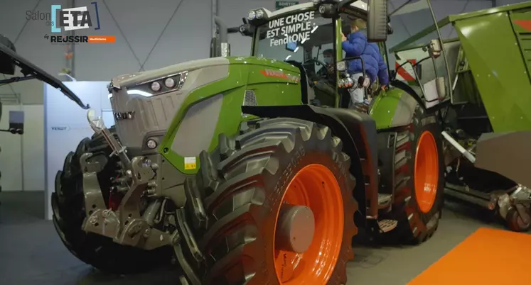Les tracteurs Fendt 900 Vario et 1000 Vario bénéficient en option d'un système de nettoyage automatique du filtre à air. 