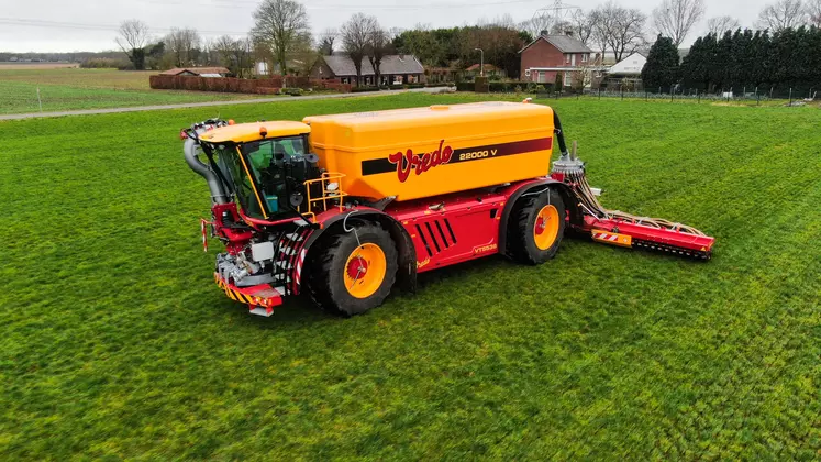 Le nouvel automoteur d'épandage Vredo VT5536 affiche une une puissance de 550 ch.