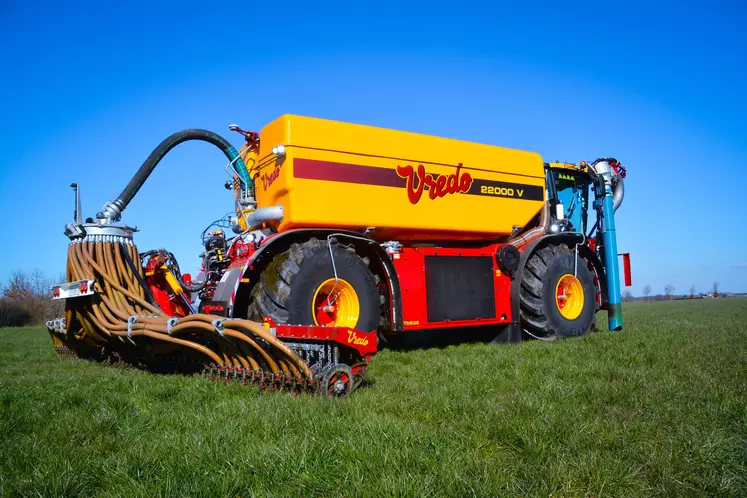 Le nouvel automoteur d'épandage Vredo VT5536 affiche une une puissance de 550 ch.