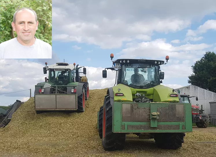 Vincent Reucheron délègue à l'ETA, depuis 26 ans, le transport de l'ensilage du maïs et le tassage du silo.