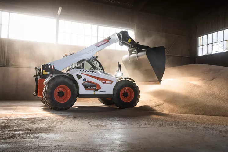 Les chargeurs télescopiques Bobcat R Agri culminent avec le modèle TL43.80HF offrant une hauteur de levage de 7,50 m et une capacité de 4,3 t © Bobcat