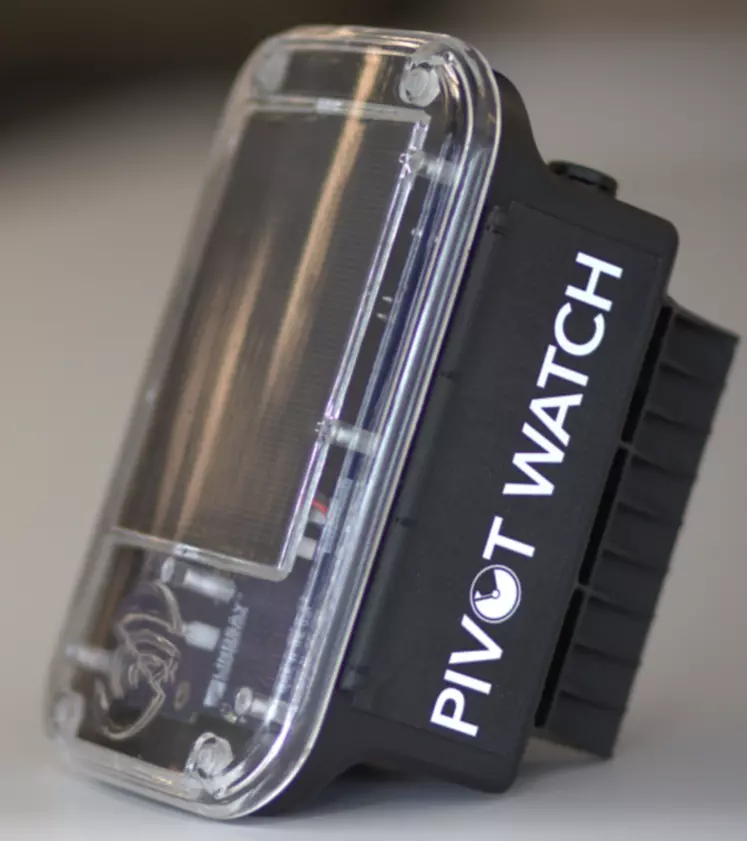 Le dispositif FieldNet Pivot Watch de Lindsay est autonome en énergie grâce à son panneau solaire. © Lindsay