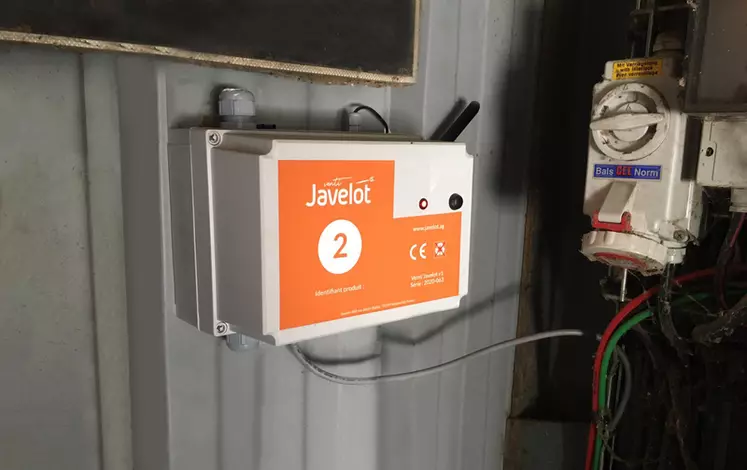 Le dispositif Venti’Javelot est composé d’un boîtier connecté aux sondes de température et se monte avant le moteur du système de ventilation, afin de piloter le flux d’air depuis l’application. © Javelot