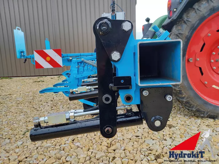 Le kit Rel’Bine d’Hydrokit est assez compact et augmente le poids par élément de 15 à 16 kg, selon les bineuses. © Hydrokit