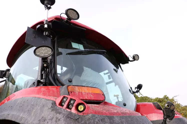 Le tracteur Case IH Vestrum 130 CVXDrive profite de commandes complètes sur les ailes et d'un système d’éclairage à leds. © M. Portier