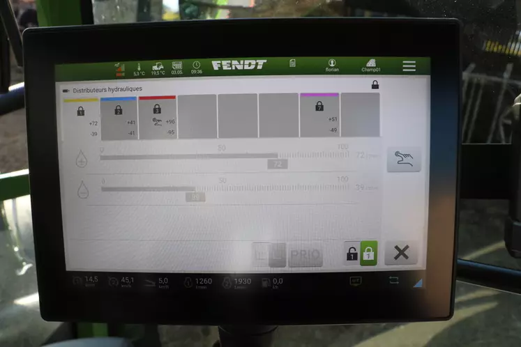 Le tracteur Fendt 211 Vario profite d'un réglage très précis des distributeurs électrohydrauliques. 