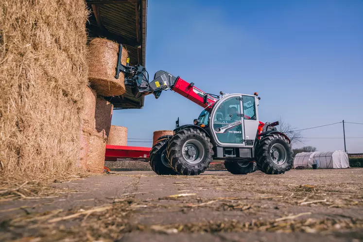 Toutes les fonctions hydrauliques des chargeurs télescopiques Massey Ferguson se pilotent de manière proportionnelle. © Massey Ferguson