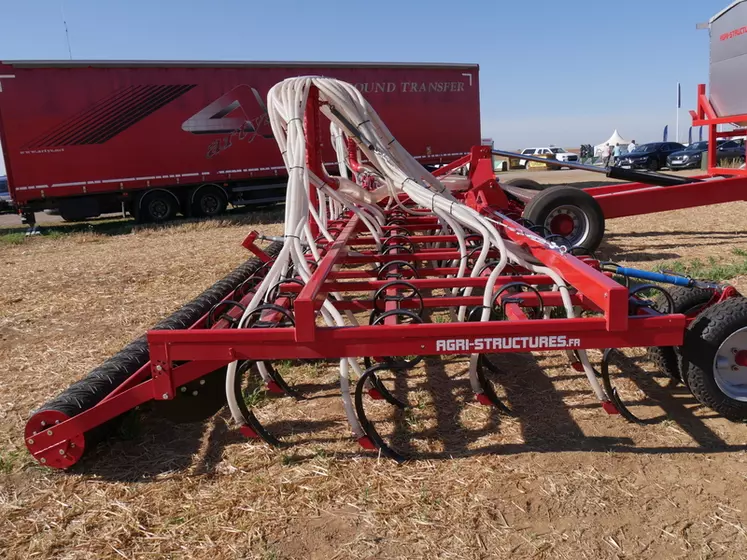 Le semoir Semflex Evo d'Agri-Structures est équipé de 4 rangées de dents. 