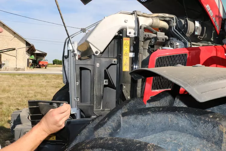 Le tracteur Massey Ferguson MF 8S.265 dispose de radiateurs fixes mais suffisamment espacés