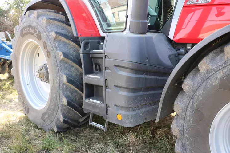 Le tracteur Massey Ferguson MF 8S.265 profite d'une intégration remarquable des composants de dépollution.