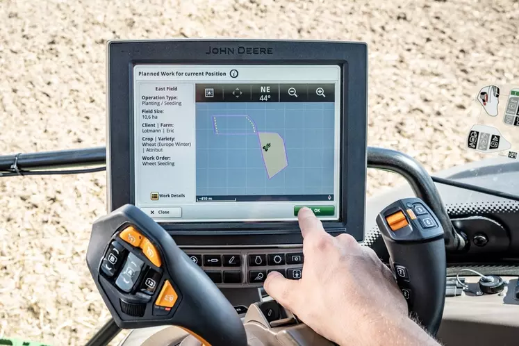 Le système 1-Click-Go-AutoSetup des John Deere 6R facilite le paramétrage du tracteur et des outils attelés en réduisant jusqu’à 90 % le nombre de clics.