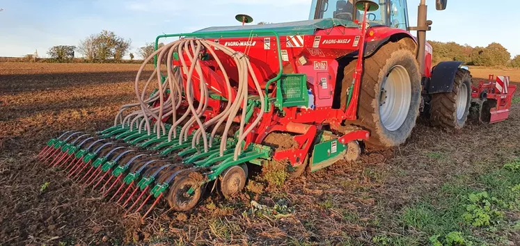 Le combiné de semis Aquila d'Agro-Masz intègre deux rangées de disques indépendants. 