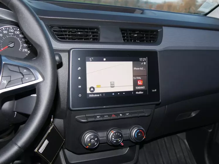 Le Renault Express Van accueille en option un écran tactile de 8 pouces disponible avec ou sans navigation par GPS.