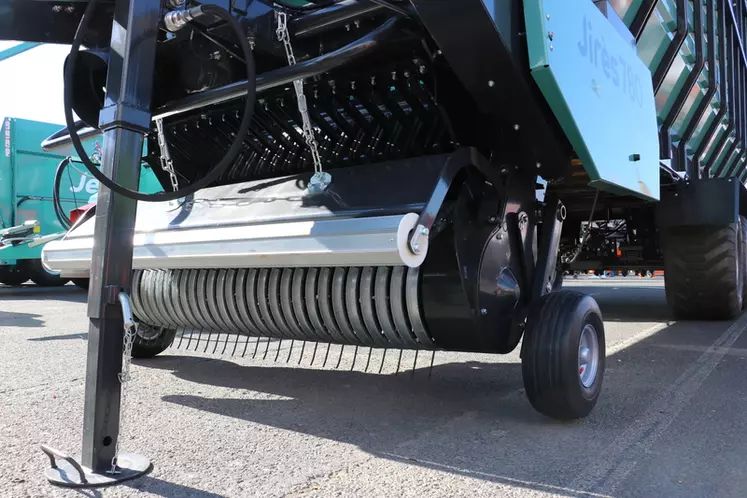 La remorque autochargeuse Jirès de Jeulin dispose d'un pick-up de 1,80 m.