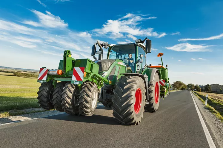 Tasse Polymère (plastique) tracteur vert