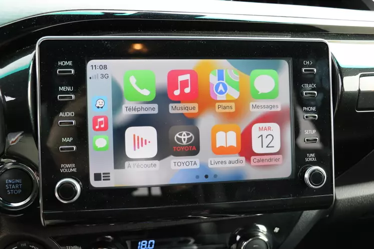 Le pick-up Toyota Hilux accueille un nouvel écran tactile réactif et proposant la compatibilité Android Auto ou Apple Car Play 