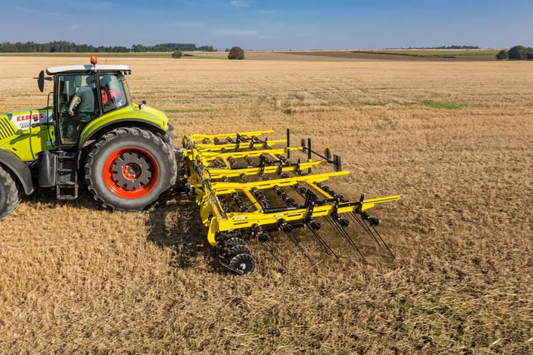 Les herses à paille permettent de réaliser un faux semis avec un débit de chantier important.